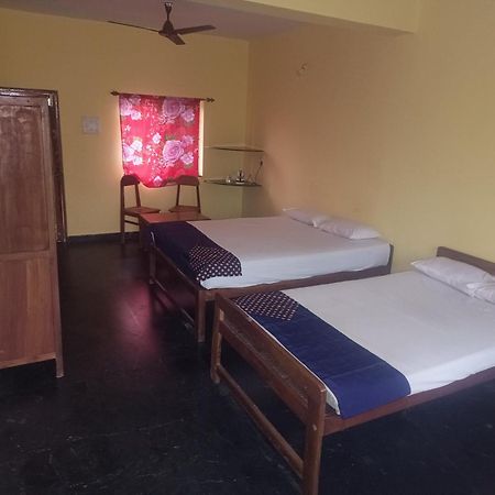Radhabai Hotel Arambol Room photo