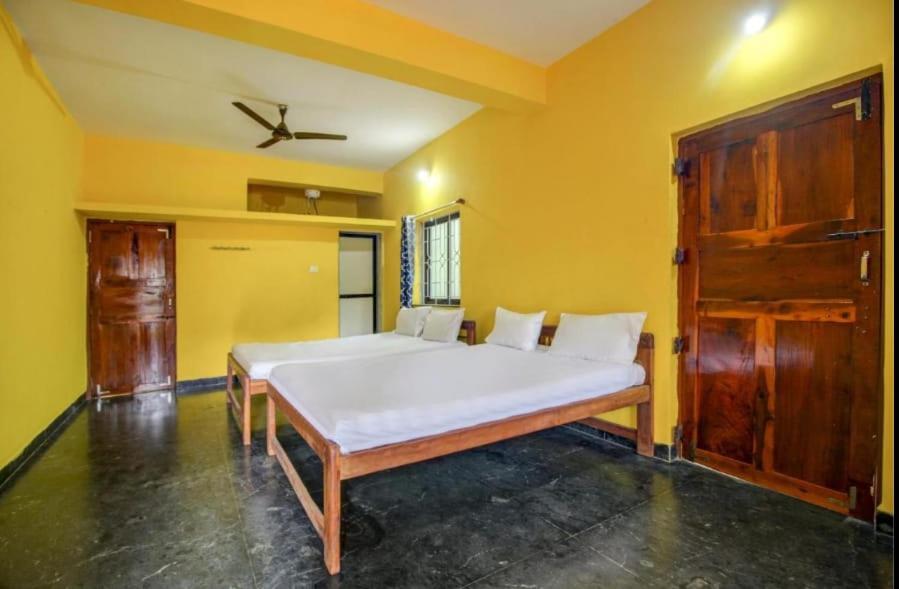 Radhabai Hotel Arambol Exterior photo