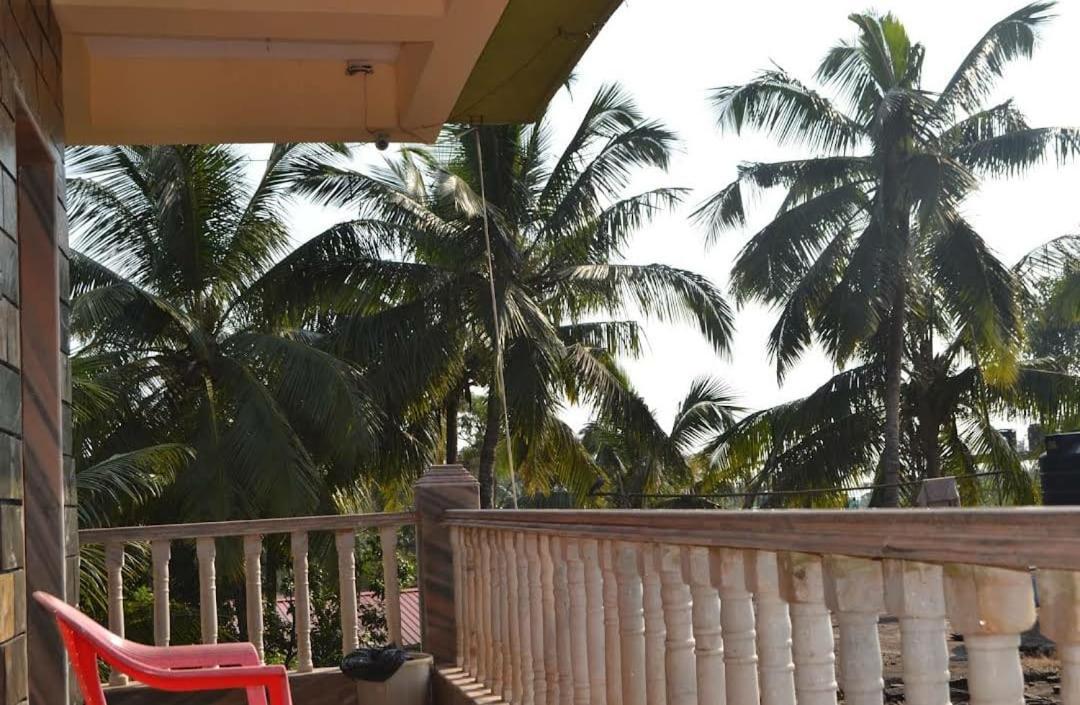Radhabai Hotel Arambol Exterior photo