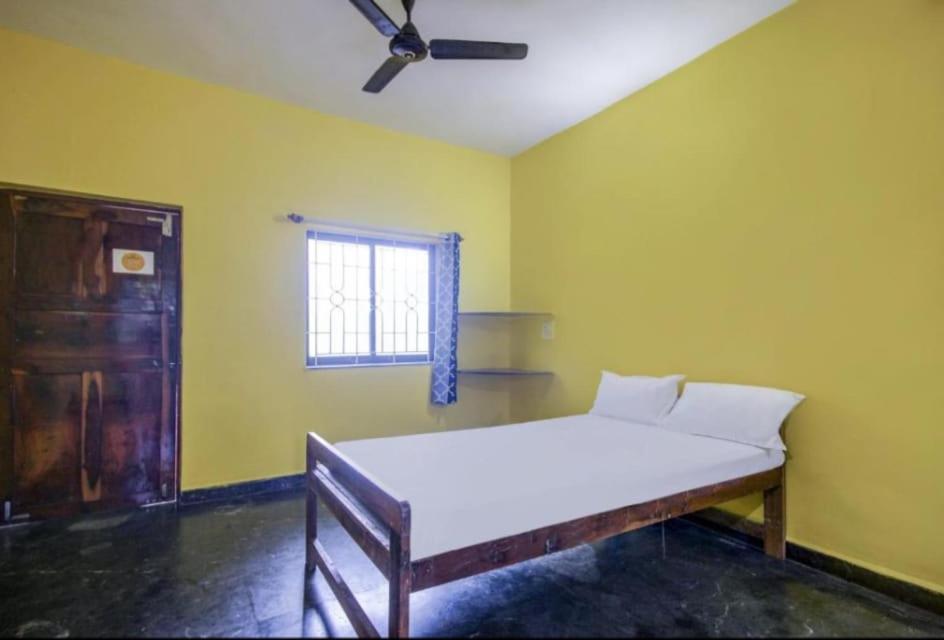 Radhabai Hotel Arambol Room photo