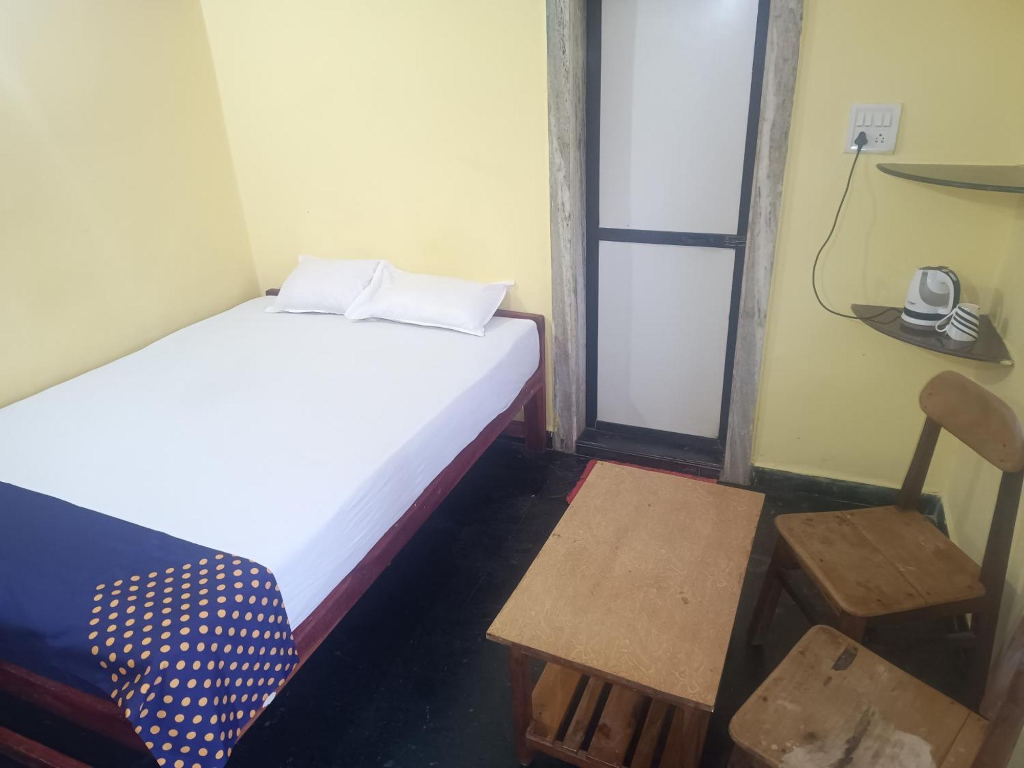 Radhabai Hotel Arambol Room photo