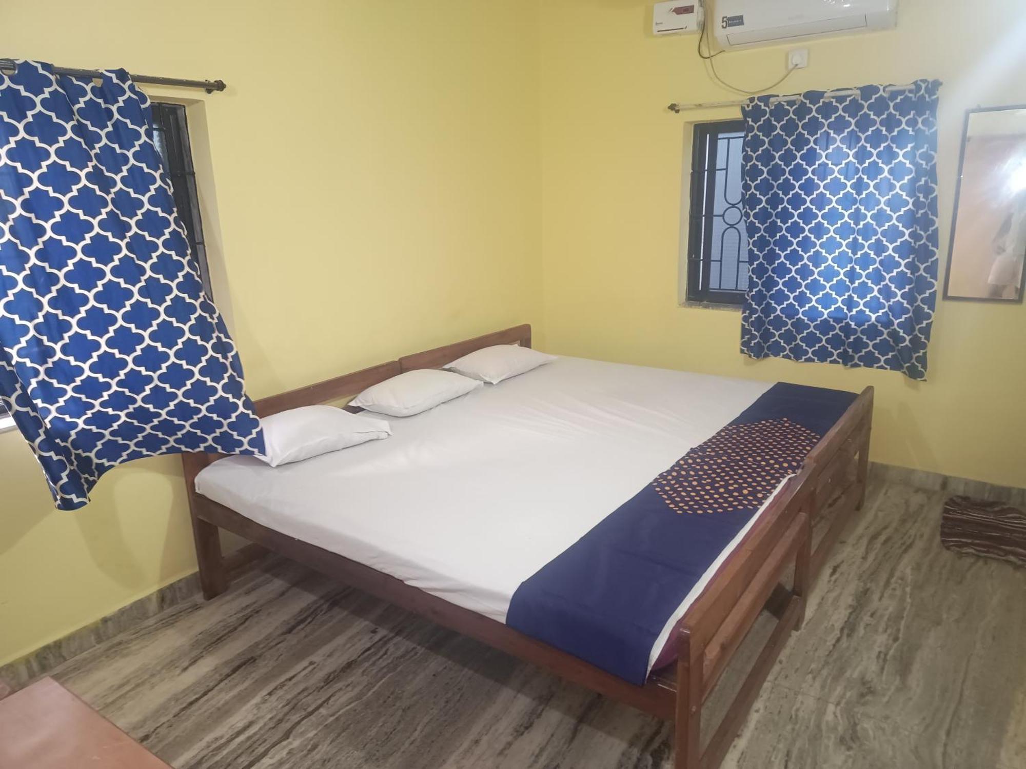 Radhabai Hotel Arambol Room photo